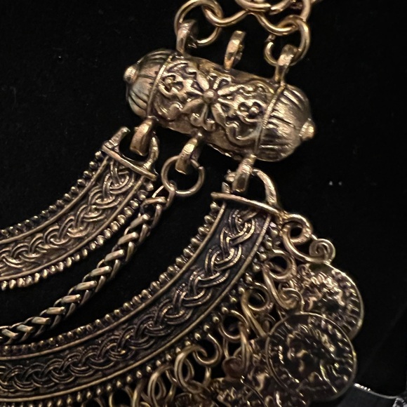 This Vintage Boho Gold Coin Jewelry Set Necklace + Earring Set is all the rage! - Picture 8 of 13
